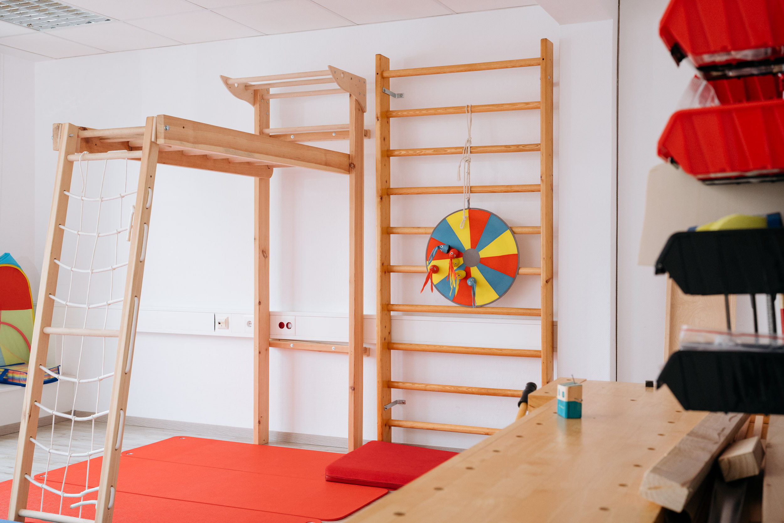 Pädiatrie. Klettergerüst. Ergotherapeutische Praxis Engeldinger